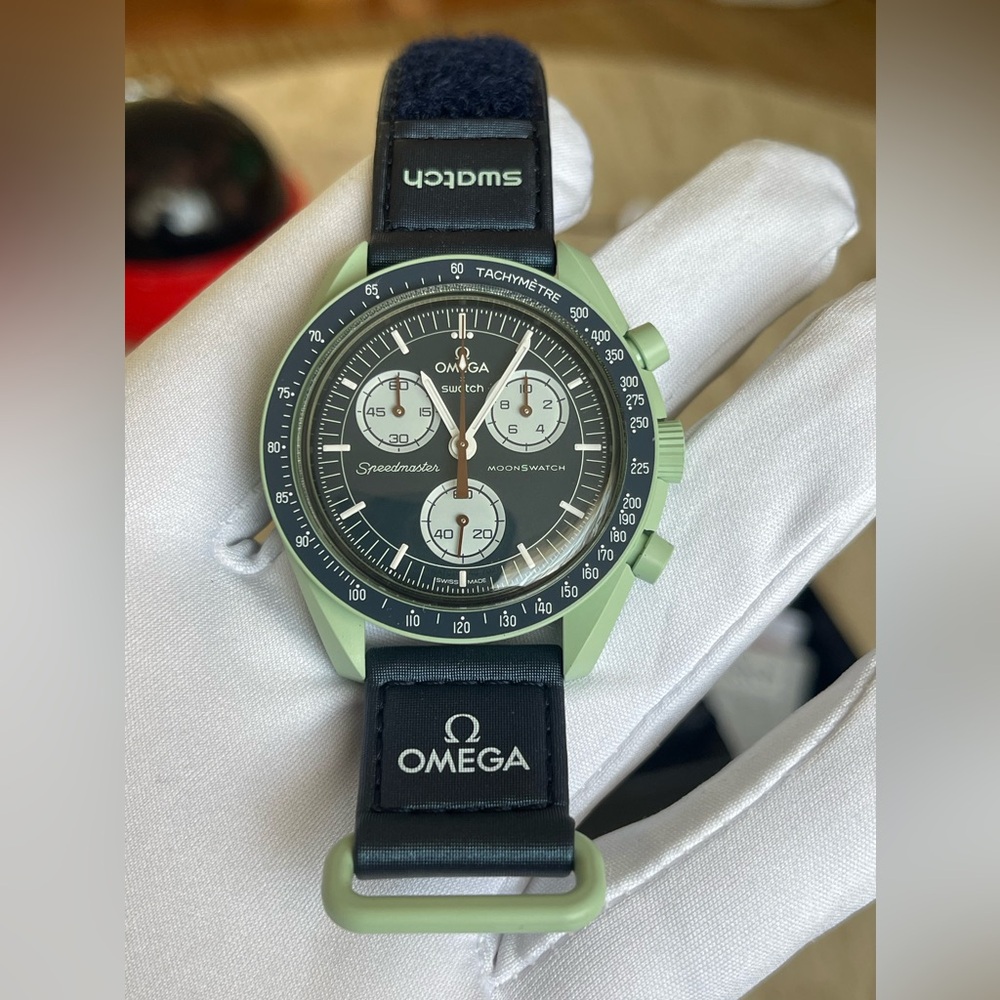 Swatch x Omega Bioceramic MoonSwatch Mission To The Earth Collection SO33G100 - Picture 1 of 9